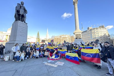 LONDRES, 04/01/2026.- Decenas de venezolanos residentes en el Reino Unido celebran este domingo en Londres la captura del presidente de Venezuela, Nicolás Maduro.