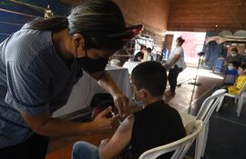 La Constitución Nacional dispone que los padres son los encargados de la salud integral del niño.