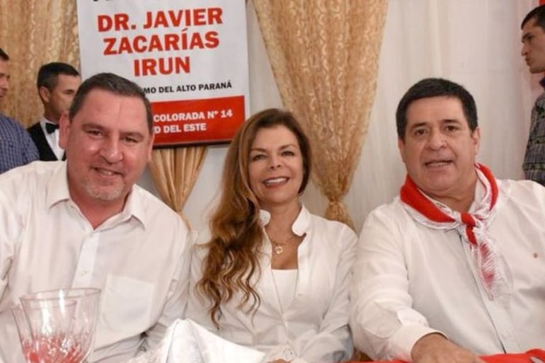 Javier Zacarías Irún (i), Sandra McLeod y Horacio Cartes.