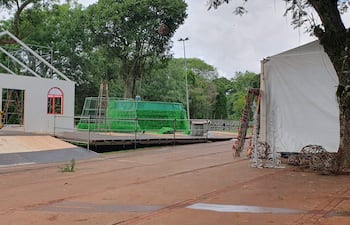 Inclemencia del tiempo obliga a pasar para mañana la inauguración de la Villa Navideña.