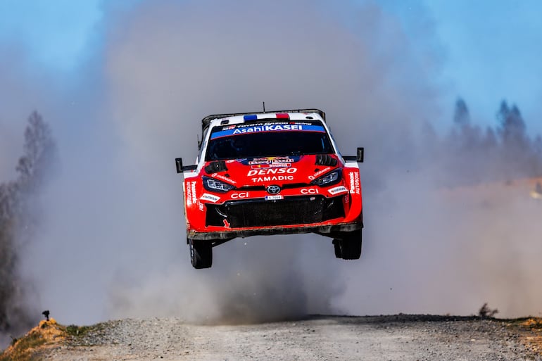 Sébastien Ogier y Vincent Landais (Toyota GR Yaris Rally1) subieron al segundo escalón del podio.