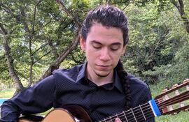 Diego Solís presentará también hoy su álbum “El último sobreviviente”.