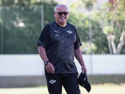 Francisco Arce (54 años), director técnico de Libertad.