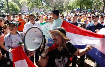 La ley de presupuesto vigente tiene asignado un total de 334.541 cargos de funcionarios permanentes y para el año que viene se prevé la creación de 11.105.