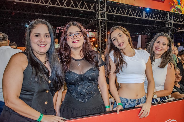 Tania Vázquez, Natalia Ruiz, Valeria Ruiz y Genoveva Vázquez.
