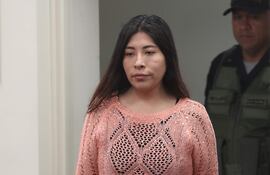 Fotografía de archivo del 18 de marzo de 2025 de la ex primera ministra de Perú Betssy Chávez (i) en una audiencia este martes, en Lima (Perú).