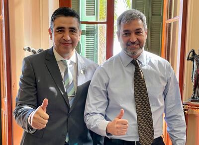 El expulsado dirigente de la ANR Gerardo Soria (i) junto al presidente de la República, Mario Abdo Benítez (d)