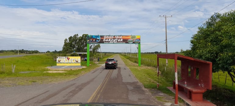 Para llegar a Guzucuá se debe transitar por la ruta PY04 General José Eduvigis Díaz hasta el kilómetro 40, donde se encuentra un desvío señalizado con un pórtico de bienvenida.