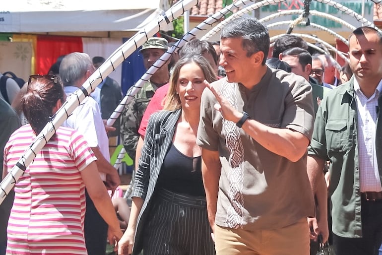 Santiago Peña y primera dama