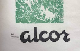 Diseño gráfico en tonos verdes y texturas blancas, con el texto 'Alcor' en grande y detalles de publicación.