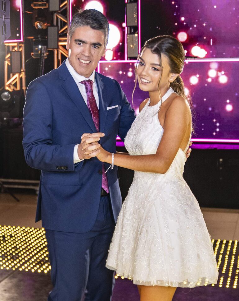 Bailando el vals con papá.