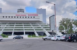 Fachada del Aeropuerto Internacional Silvio Pettirossi (AISP).