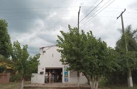 En el local comercial del barrio San Francisco, desconocidos se alzaron con dinero, una moto y teléfonos celulares.