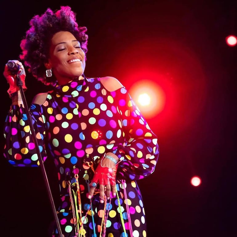 Macy Gray habló de sus rituales antes de salir a escena.
