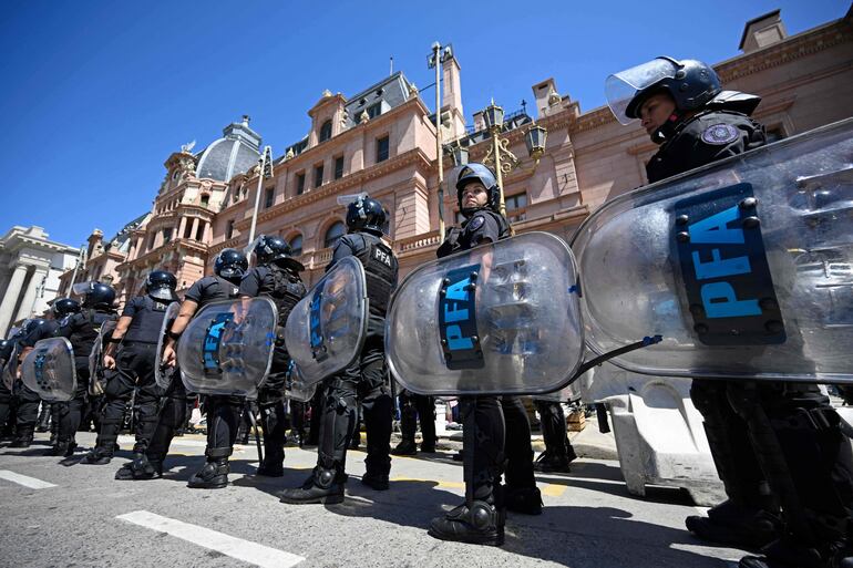 Dispositivo policial desplegado ante las manifestaciones en contra de las nuevas disposiciones de seguridad del Gobierno Javier Milei.