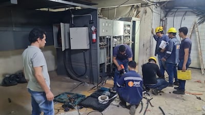 Hospital Central del IPS: técnicos realizaron reparaciones tras el principio de incendio del miércoles.