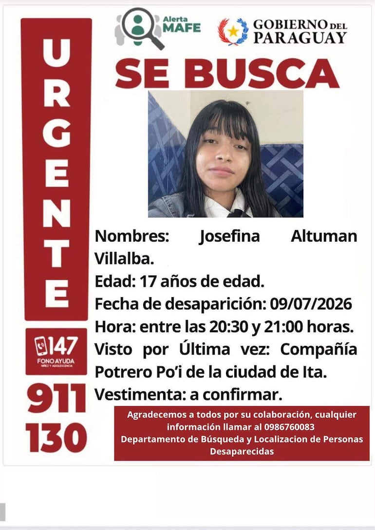 Cartel de búsqueda de Josefina Villalba, 17 años, con información sobre su desaparición en fondo de salón.