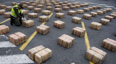 Al legalizarse la droga se reduce su precio, se termina con las utilidades del narcotráfico como también la violencia, la criminalidad y la corrupción que llega a las mismas autoridades.