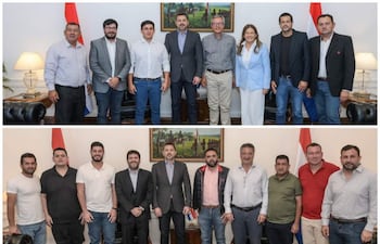 Cristina Villalba con blazer azul, César Ramírez en saco gris y Pedro Alliana con camisa clara, en ambiente formal con diversas personas.