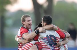 Los Yacaré Seven festejan el título del Ascenso en el República.