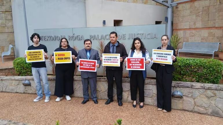 Vecinos de Villarrica que denunciaron a la empresa criptominera.