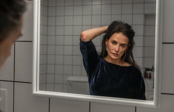 Demi Moore interpreta a Elisabeth Sparkle en "La Sustancia".