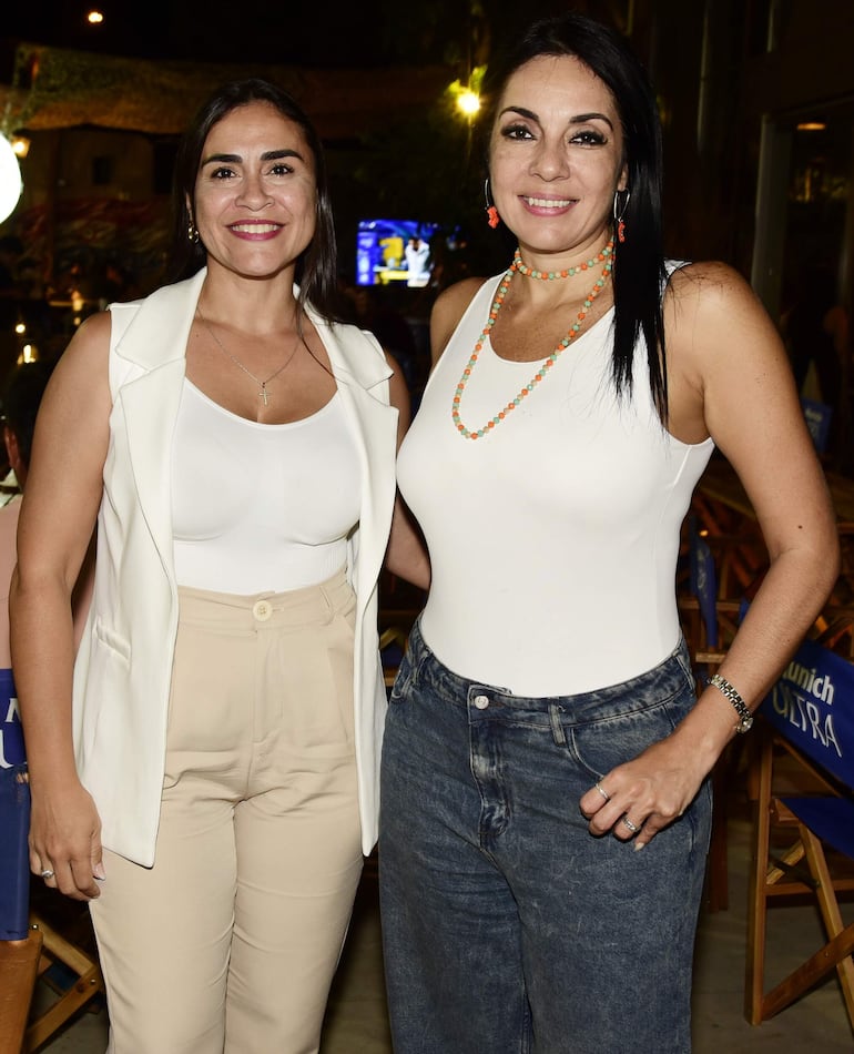 Ysabel Ríos y Paola Gaona.