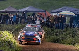 El piloto Migue Zaldívar, navegado por Luis Allende, en el Škoda Fabia RS Rally2, del MZ Racing, fue cuarto el año pasado y va por el triunfo esta vez.