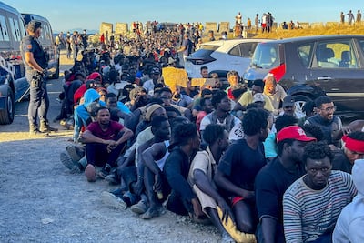 Los migrantes que se han quedado en Ceuta viven en las calles y de la caridad