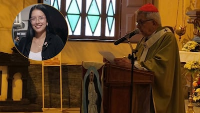 Combo de imágenes que muestra al cardenal Martínez pronunciando su homilía y en una esquina superior la fotografía de quien fuera en vida Deisy Giménez