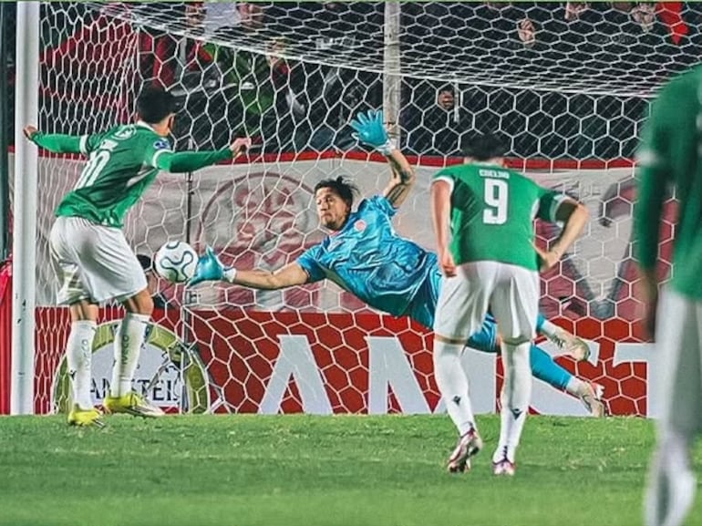 Video: El penal que desvió Juan Espínola en el empate de Barracas