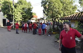 Funcionarios de la Planta Asfáltica de la Municipalidad de Asunción cerraron el predio en protesta a la suspensión de los trabajos los domingos y feriados.
