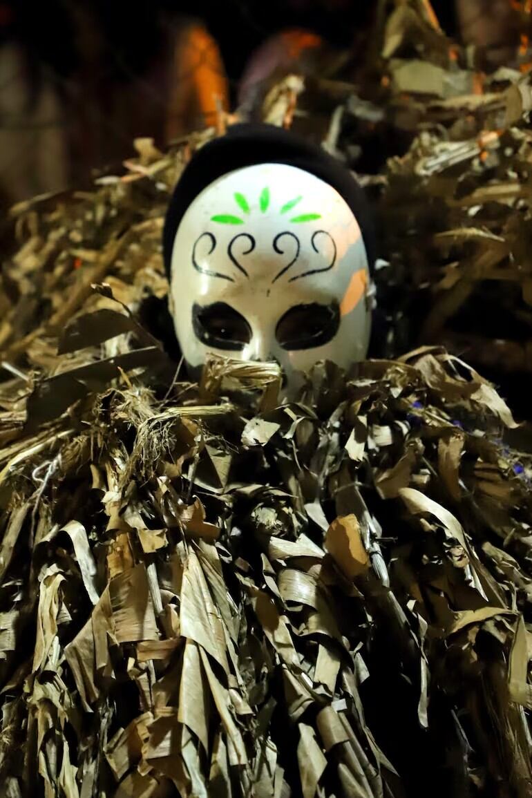 Los trajes son elaborados por jóvenes alteños.