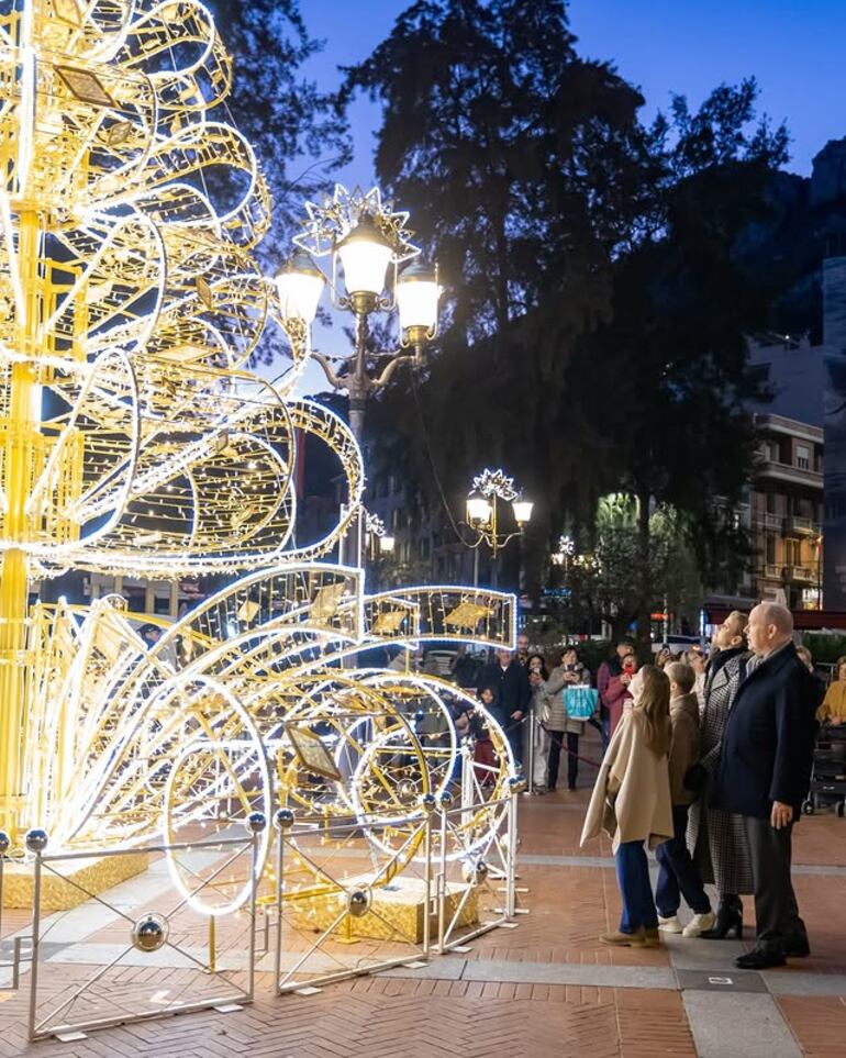 La familia real monegasca observando la iluminación navideña. (Instagram/Palais Princier de Monaco)