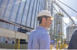Especialistas de la fábrica de Pechugon trabajan por la elección de la mejor tecnología para una producción de alta calidad.