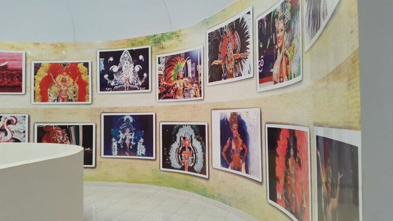 El museo del carnaval encarnaceno está ubicado en una dependencia del Centro Cívico de la Ciudad. Muestra fotos antiguas y actuales, y algunas prendas de vestir y tocados usados por las bailarinas.