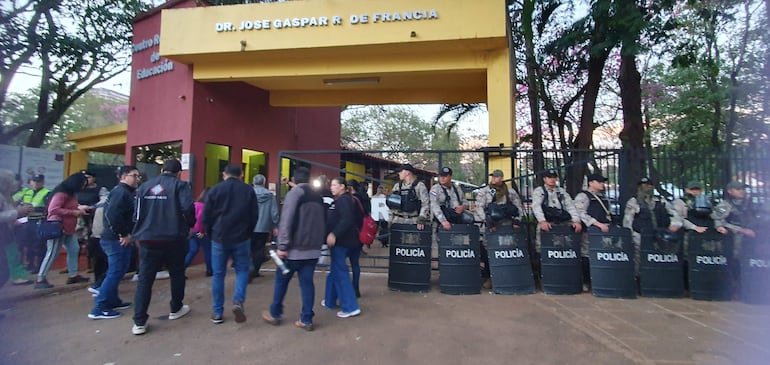 Fiscales instan a la ciudadanía a votar con tranquilidad y recuerdan prohibiciones - ABC en el Este