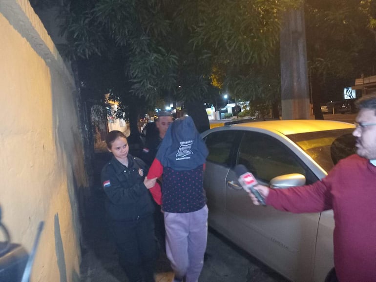 Persecución tras intento de asalto en el Mercado 4 termina con una mujer detenida