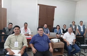 El tribunal está presidido por la abogada Laura Villalba, e integrado por los abogados Audilio Vázquez y Luis Centurión, quienes encabezaron las tareas junto con los funcionarios encargados del procedimiento electoral.