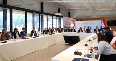 Unos 14 gremios y 3 organizaciones de la sociedad civil presentaron al Gobierno sus aportes en la Estrategia Nacional  de Combate a la Corrupción en Paraguay. Fue el lunes, ante autoridades de Presidencia.