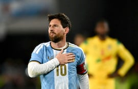 El delantero de Argentina, Lionel Messi, celebra el tercer gol de su equipo durante el partido amistoso internacional de fútbol entre Argentina y Benín en el estadio Mas Monumental en Buenos Aires.