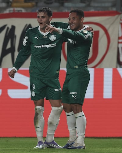 Ramón "Amiguito" Sosa y Vitor Roque, delanteros del Palmeiras.