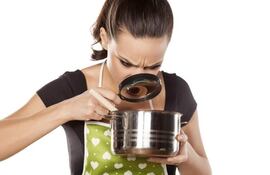 Hay personas que desarrollan un trastorno de la conducta alimentaria que consiste en la obsesión por la comida sana y la higiene, no se preocupan por la cantidad que ingieren, sino más por la calidad de los alimentos.