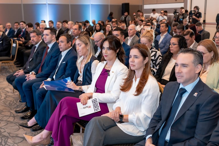 Autoridades nacionales y directivos de distintas empresas participaron en el acto organizado por la AFD.