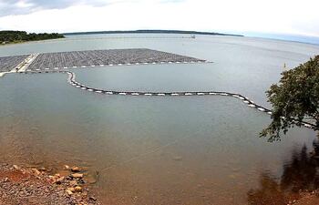Con la inversión de Itaipú en la Planta Solar Flotante buscan explorar nuevos caminos en materia de generación energética en la binacional.