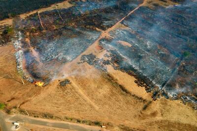 Vista aérea del incendio forestal en el Parque Nacional de Brasilia, Brasil.