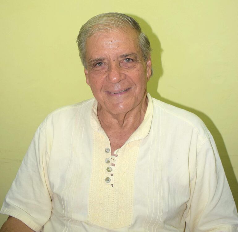 El exsenador y actual concejal municipal Enrique González Quintana también se postula a la Intendencia de Carapeguá.