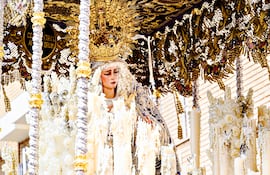 Procesión de la Virgen de la Salud en la Semana Santa en Sevilla, Andalucía, España.