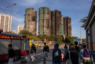 El complejo de rascacielos residenciales en Hong Kong que ardió por 40 horas. Hay más de 120 muertos, de momentos.