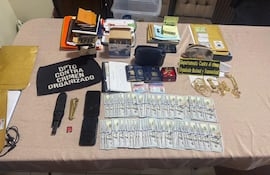Parte de la evidencia hallada por los agentes del Departamento de Crimen Organizado en los allanamientos durante el Operativo Aurelia.